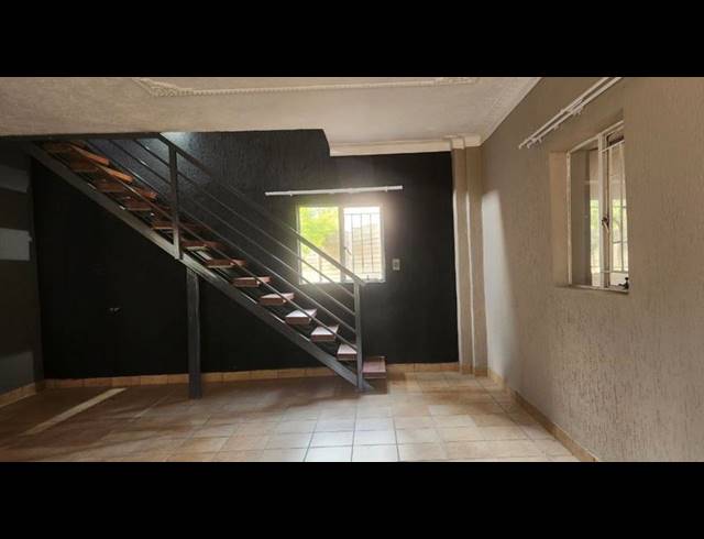 6 BEDROOM HOUSE FOR SALE IN GLEN MARAIS